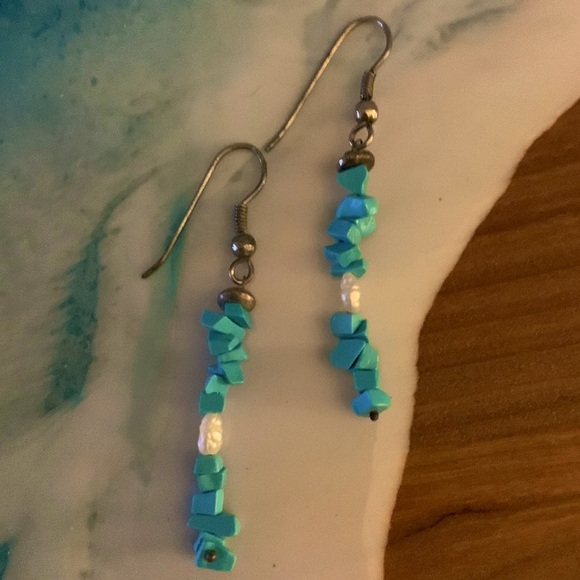 2x drop earrings w/ fresh water pearl accent- french hook. Made India - Picture 2 of 8